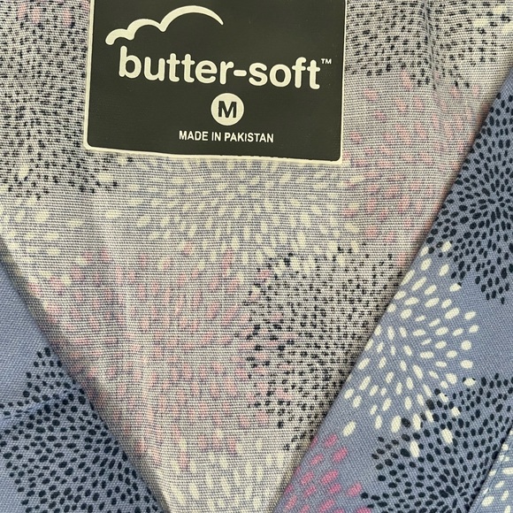 Cute Scrub Top - Picture 2 of 3